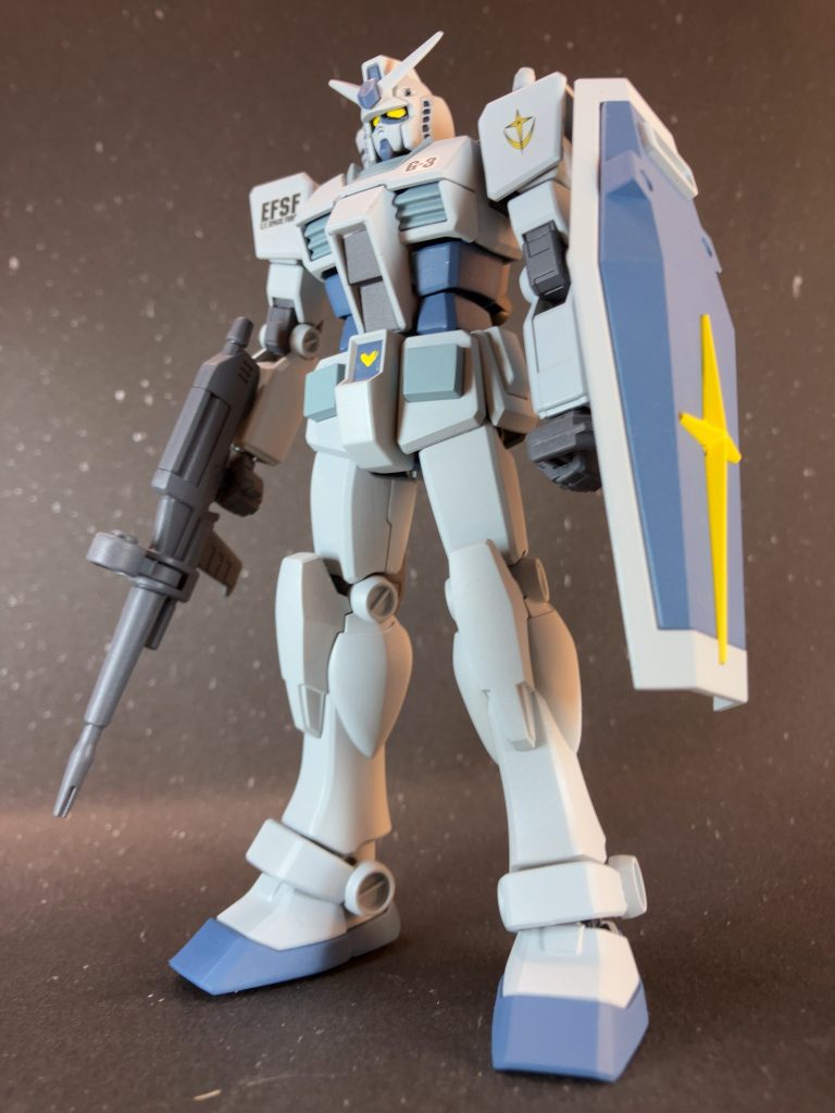 実はシールドのイエロー、吹き過ぎて仕上がりが汚い。はめ込んだ後気づいて後の祭り。