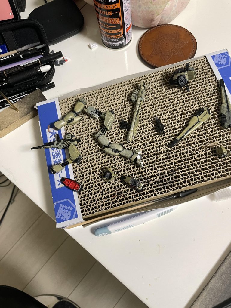 ホワイト発色のためホワイ部分を茶系に（この時点で2時間）