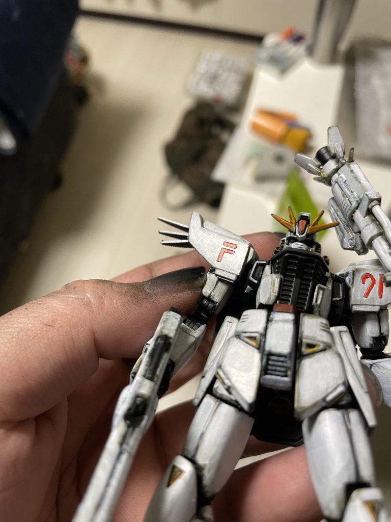 塗膜は薄く綺麗ですがリキテックスのホワイトがかなり透けるので少しグレー入れた方が良かったかも。