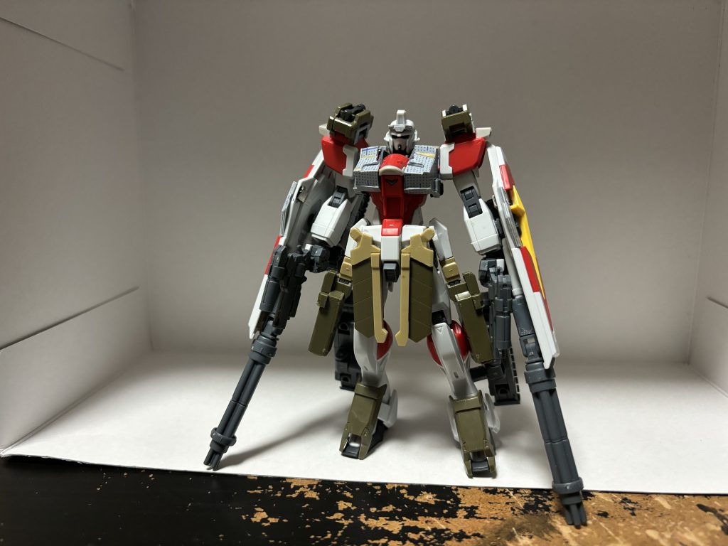 ロトのパーツを更に追加して重装甲に胸部の装甲はプラ板でのフルスクラッチです