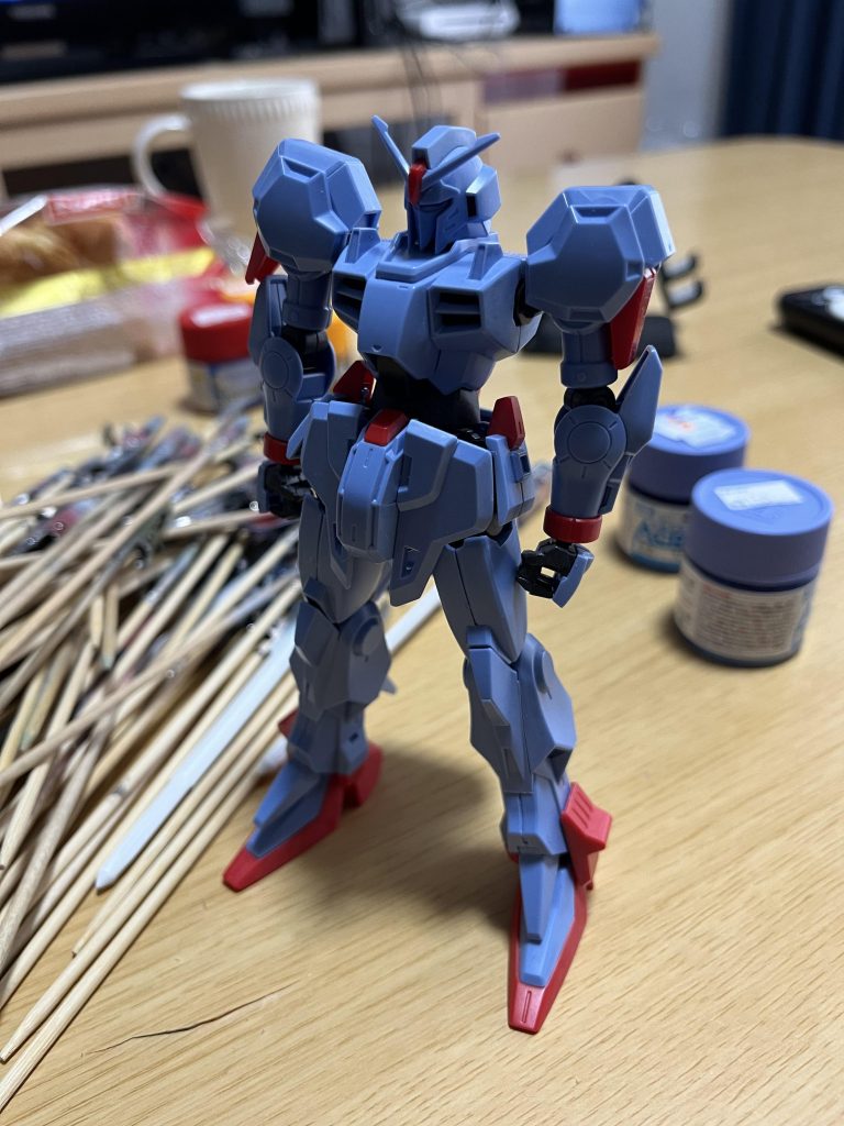 塗装前。本当はこのスミレ色に塗りたかったんですけど、アクリジョンをエアブラシで上手く塗れなくて、断念しました。