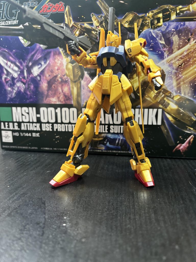 顔が小さいからか、余計に足が長く見えますね笑