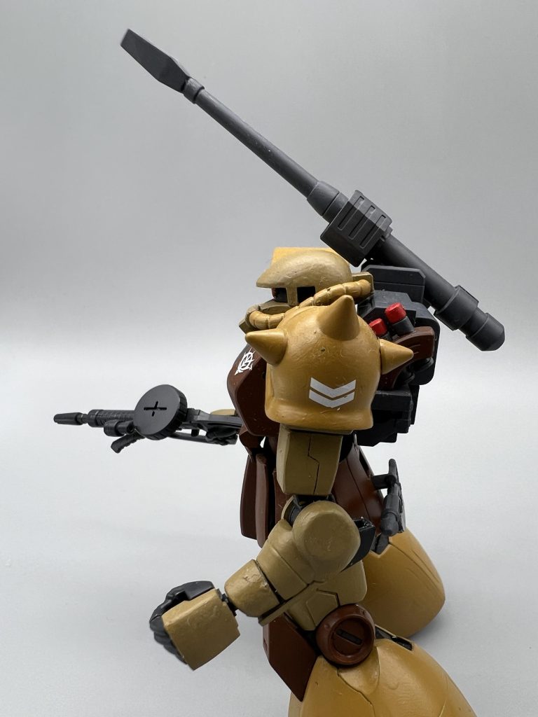 ベースは前述の通りHGUCのザクII(241)バックパックはハーフキャノンの物を流用脚部はドム試作実験機を使用しています