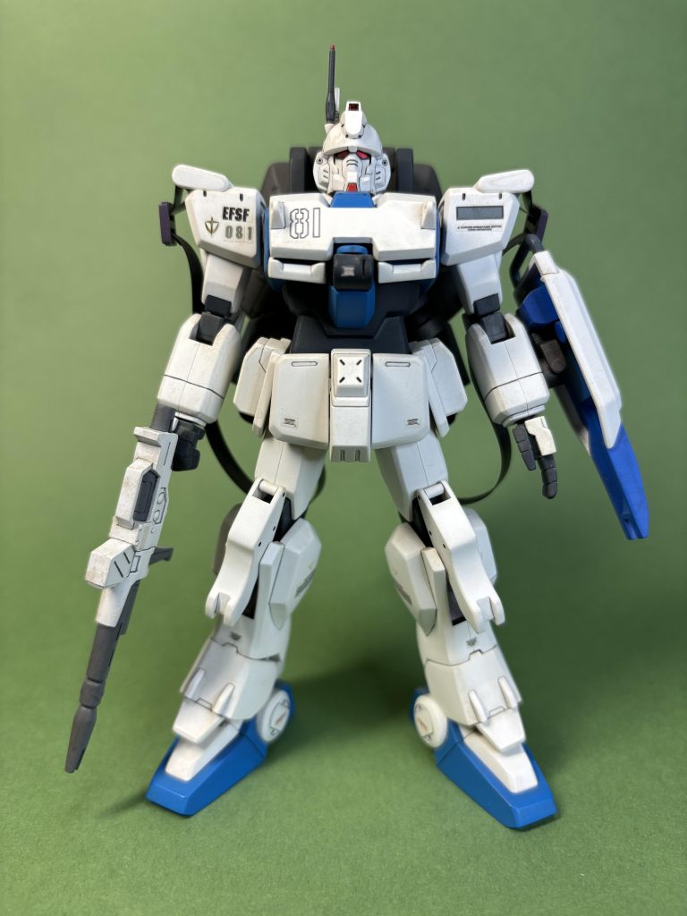 目は蛍光ピンク🩷