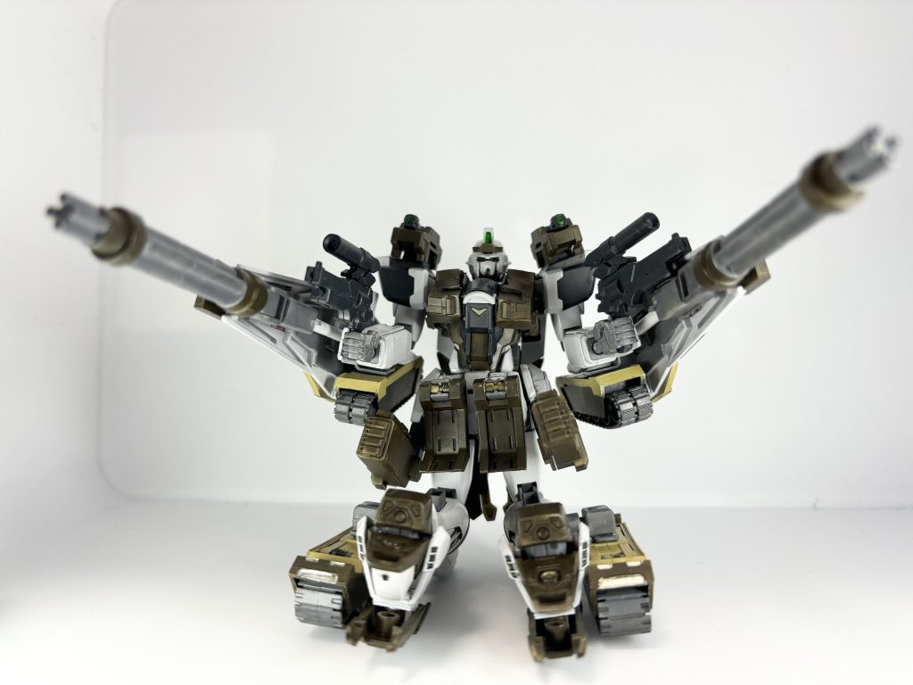 本機のオリジナル可変モードタンク形態になり機動力を上げつつ武装での攻撃を行えます