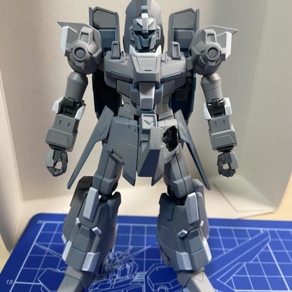 ♯4 HGUC RGZ-95 リゼル今回は全体に表面処理、スジボリ、少しだけディテールアップをしてサフチェック前回までの凹みはプラ板にてカバー。自分の力量ではパテ盛って成形することは出来ませんでした。（2枚目）