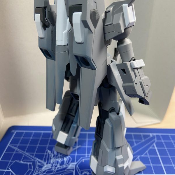 ♯4 HGUC RGZ-95 リゼル今回は全体に表面処理、スジボリ、少しだけディテールアップをしてサフチェック前回までの凹みはプラ板にてカバー。自分の力量ではパテ盛って成形することは出来ませんでした。（3枚目）