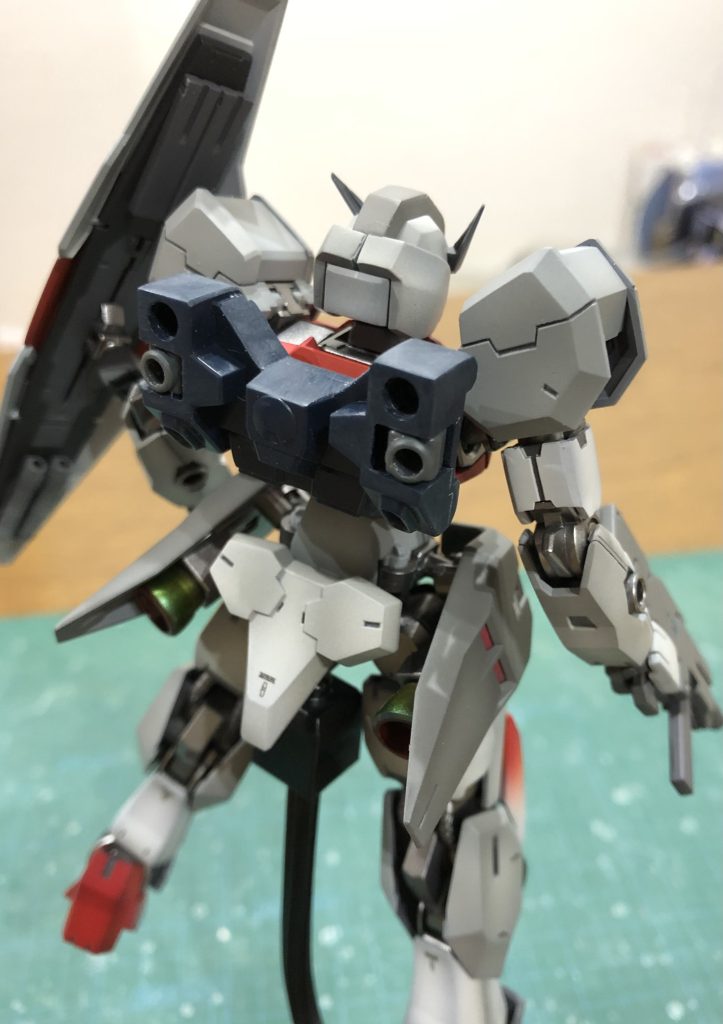 バックパックは、プラ板で加工してガンヴォルヴァの背中にマウントしています。