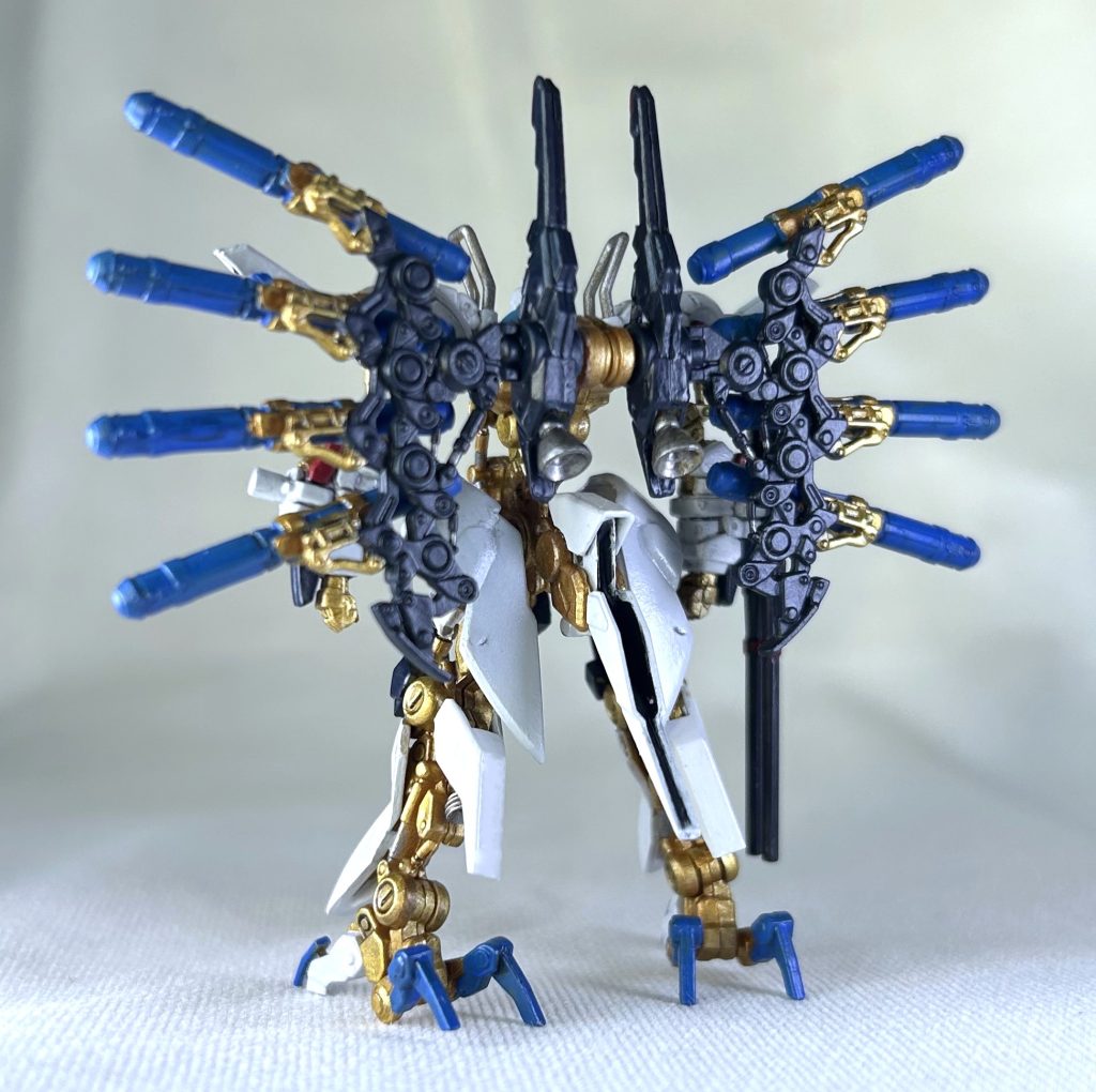 ８基のドラグーンを広げた姿がかっこいいですね。