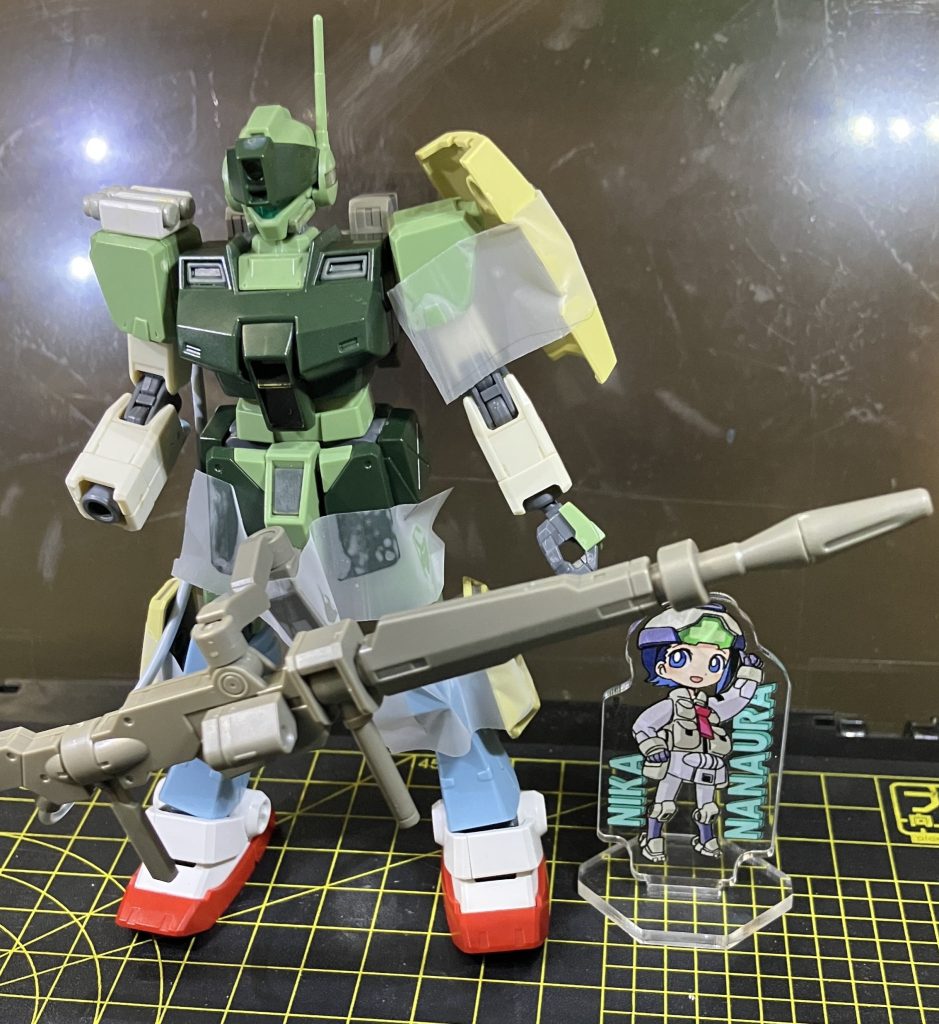 メンディングテープでチュチュトレのパーツの一部を合わせて見ていた時の写真です。この時点で本体がだいぶジャンクパーツの寄せ集めであることが見て取れます。自分で今写真見返してもなんで脛だけK9じゃねえんだって思います。