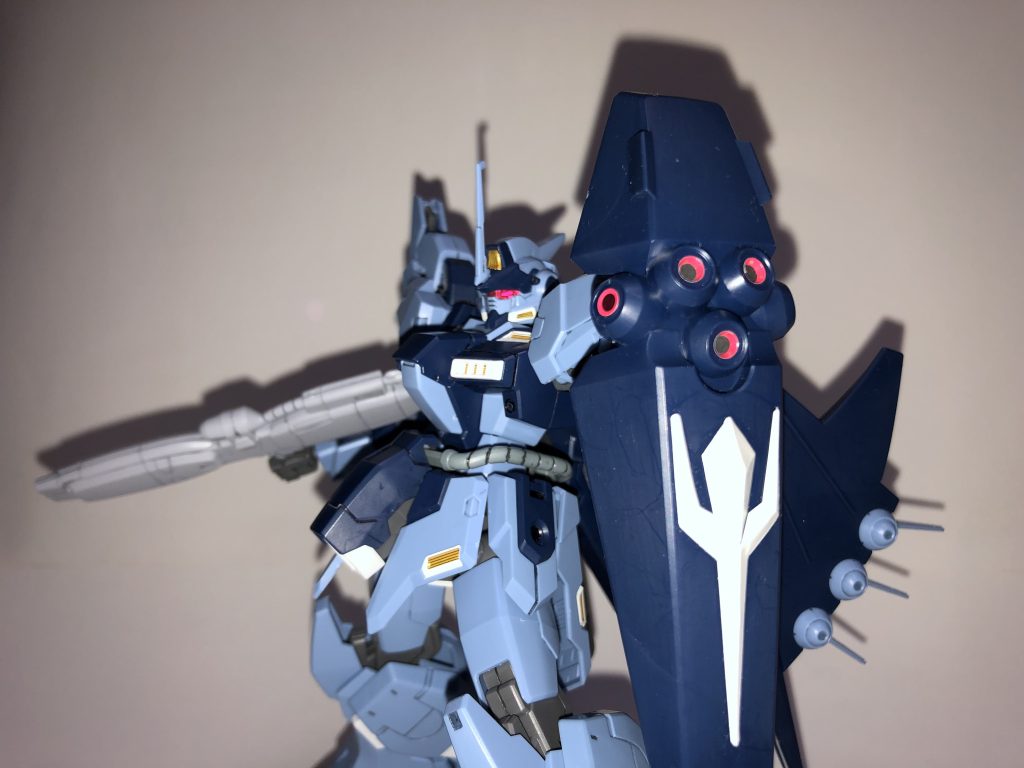 バウと同型のシールドという事ですが実際にHGUCバウと比べると大きいです