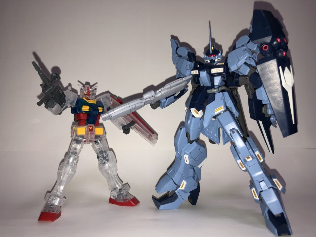 元が一年戦争の機体だったのに改修されまくって大きくなりすぎた。結果としてHGUCなのにスタンド穴がいつもの3㎜軸じゃなく接続かまさなければいけなくなってるとか。