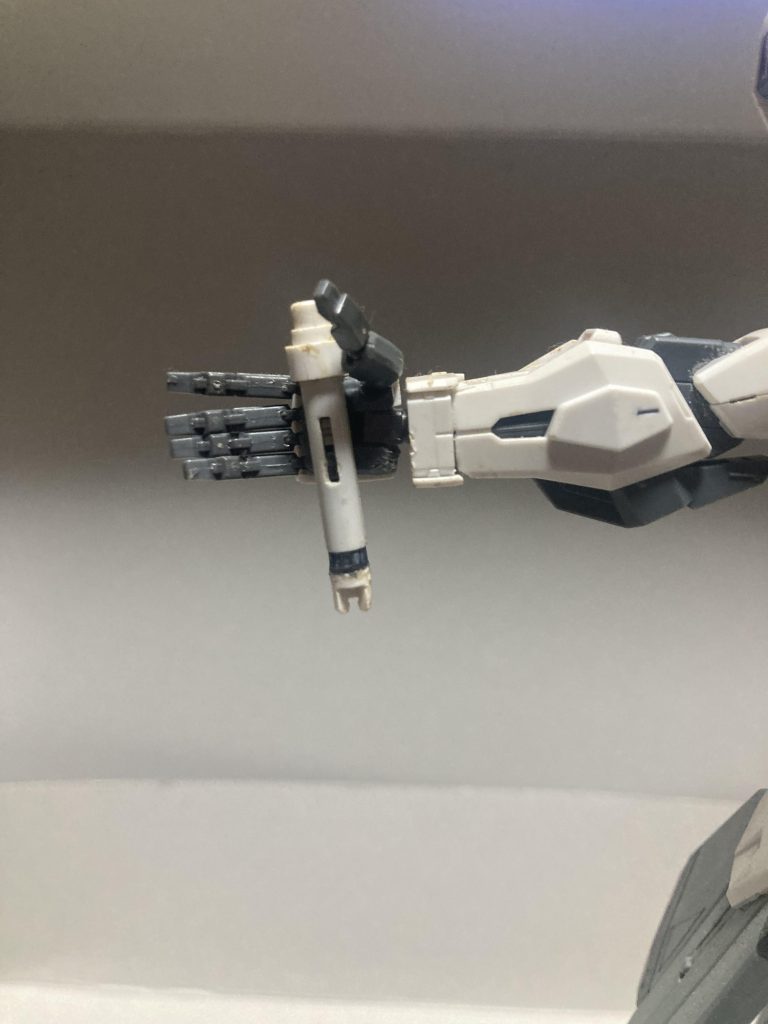 ビームサーベルもガッツリ握れます。