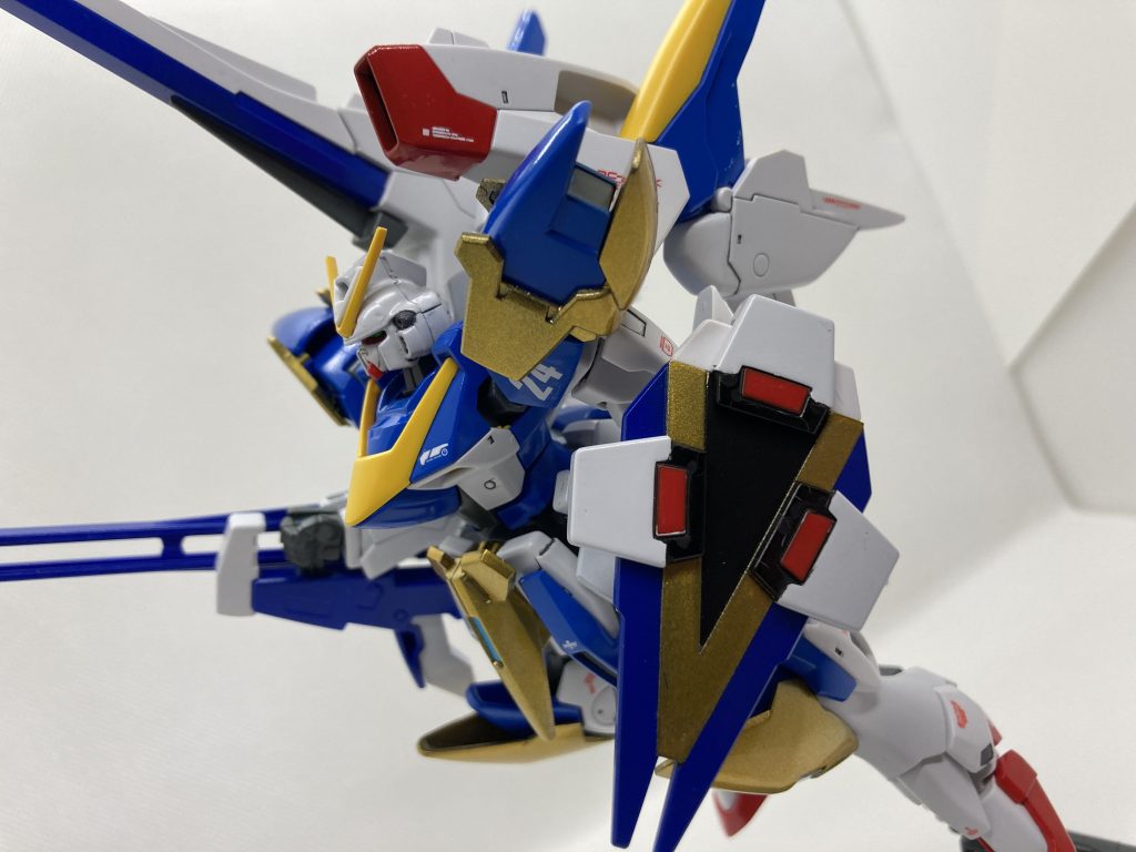 耐ビームコーティングの金色パーツはめんどくさいけどキャンディ塗装。毎回ガンダム の頭バルカンの塗装が上手くいかないので、どうやったらバルカンがカッコよく塗れるか誰か教えてくださいw 