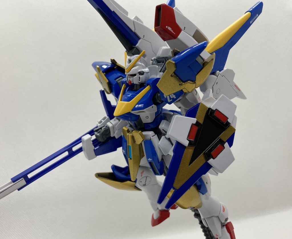 V2アサルトガンダム とV2バスターガンダム に組み直して出来るようですが、間違いなく破損すると思ったので組み直して遊ぶのはやめときました。装備が重いので、今回は浮かせて撮影しましたが、浮かせた方がカッコよく感じました。前回のメッサーは昨年から組立てたやつなので、実質V2アサルトバスターガンダム が今年度1機目です。今年はいっぱい作りたいな〜。 