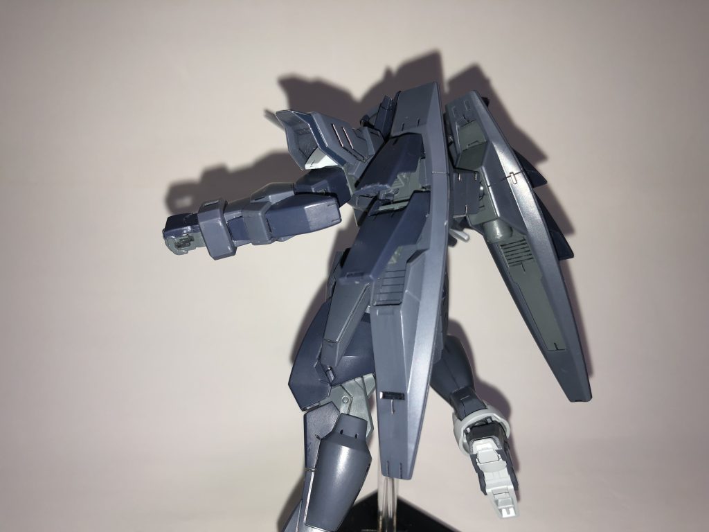 Gバウンサー譲りの大きなスラスター。と言うか武器を除くと黒いGバウンサーとしても組めるのはいいよね