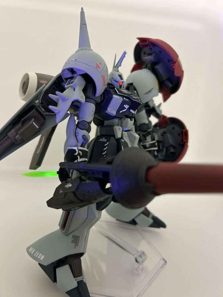 モノアイとサーベルはuvライトで🔦光ります