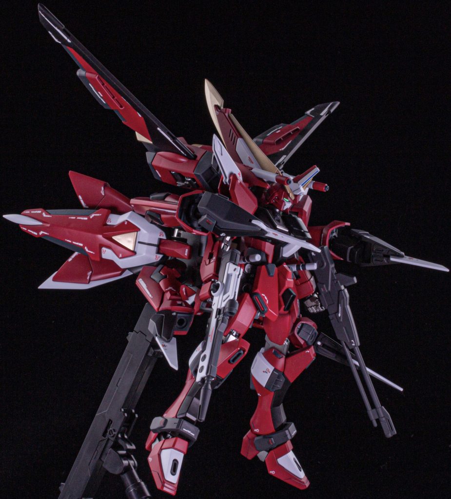 イージスが寄生したかのような形態が近接強襲型です。