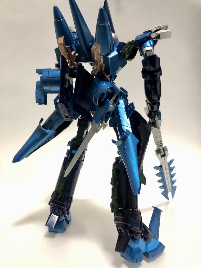 大型化した機体には、多対数を前提としてセカンドシリーズ相当まで出力を増強したジェネレータを搭載。長期間の潜航を想定し、四肢にはバラストやプロペラントタンクを増加している