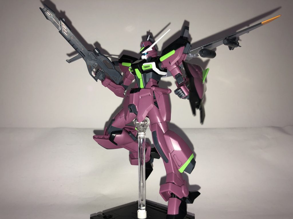 本体の色分けは完璧なのにジェットストライカーはシールだらけなのが惜しい。まぁ値段が値段だから十分頑張ってますが