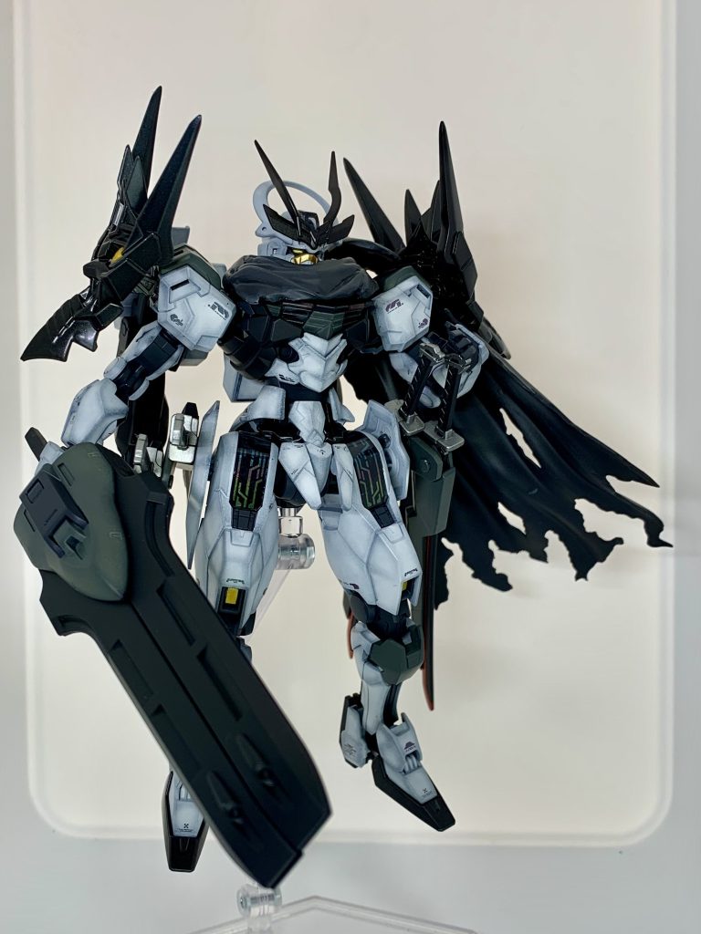 マントは30MMのマルチクロスを弄って作りました。腕は何も付けずあえて細身にすることでマントとのバランスとって浪人ぽさを演出しています。