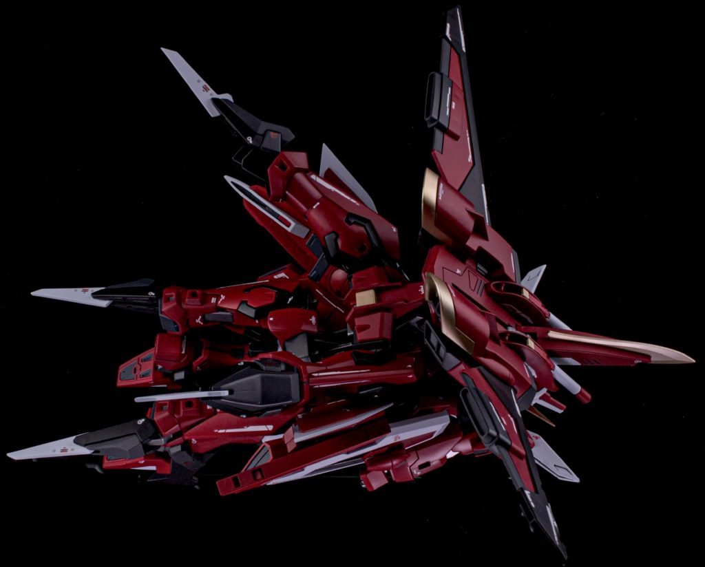 飛行形態にも変形可能です。