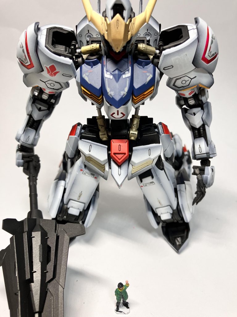 とても気に入った写真ですが、三日月の隣にオルガが欲しいです。バンダイさん!MGオルガシデン待ってます!