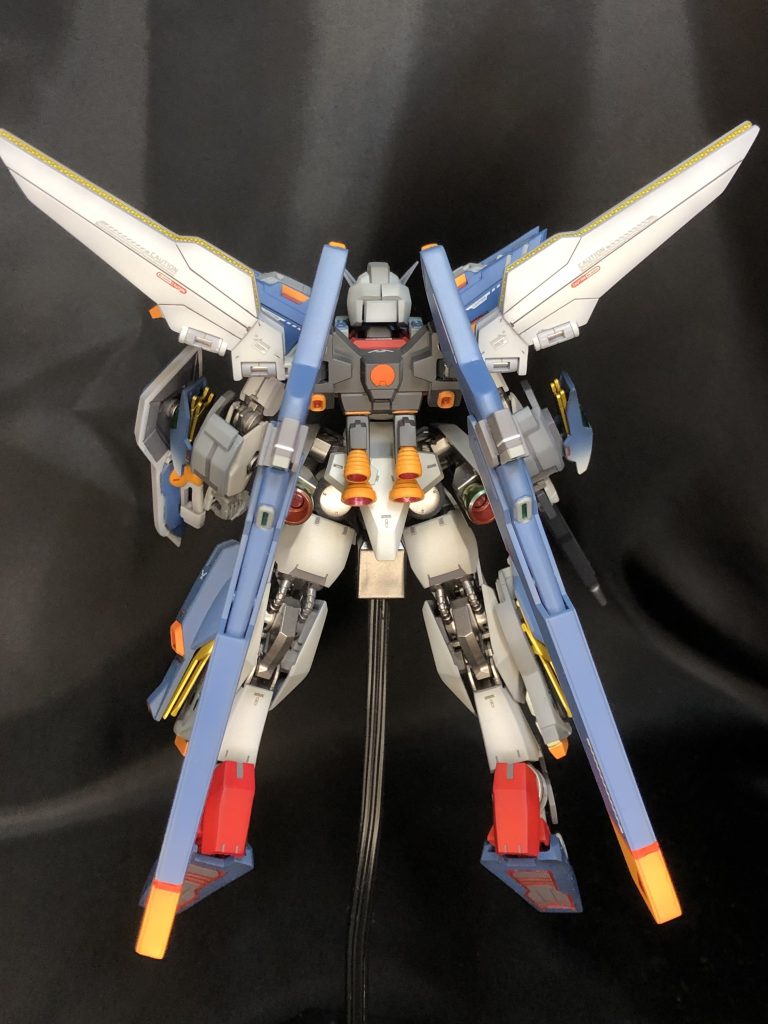 後ろから。バックパックのバーニアの数を増やしました。