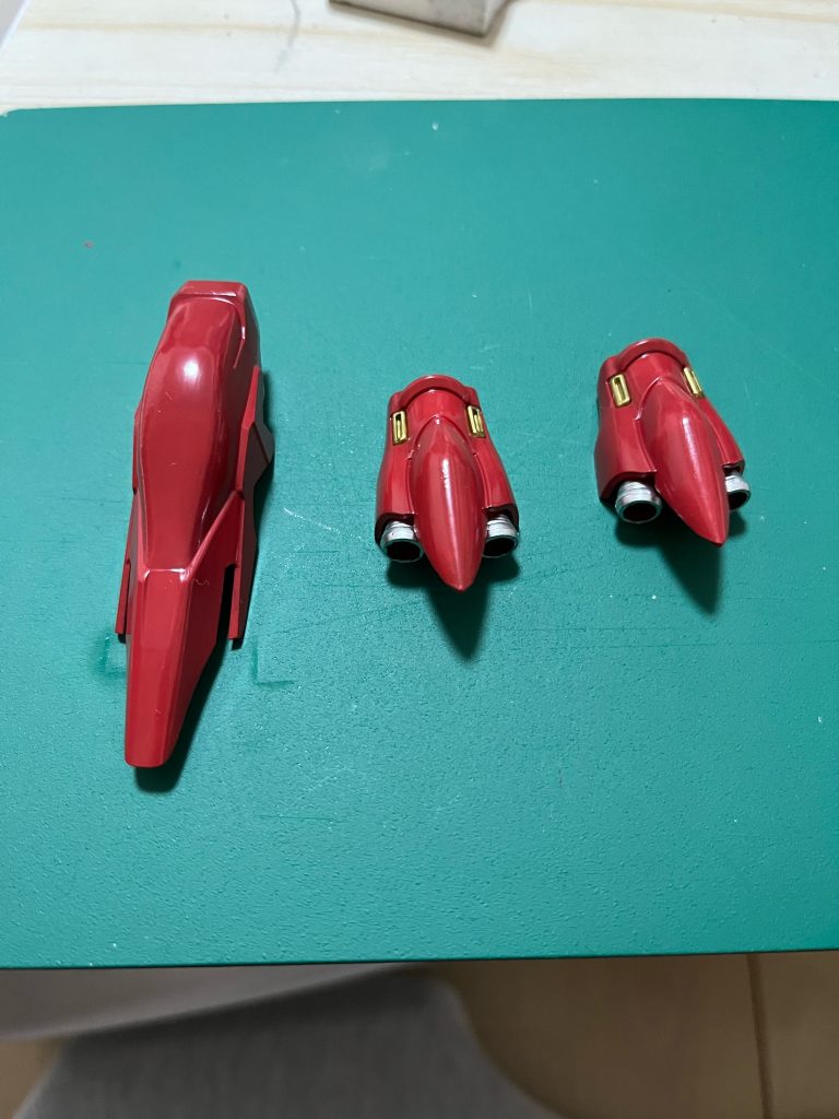 肩パーツや脚パーツにシナンジュのものを使用。メッキパーツだったのでメッキ落としからの再塗装。メッキ落としは初めての経験でした。