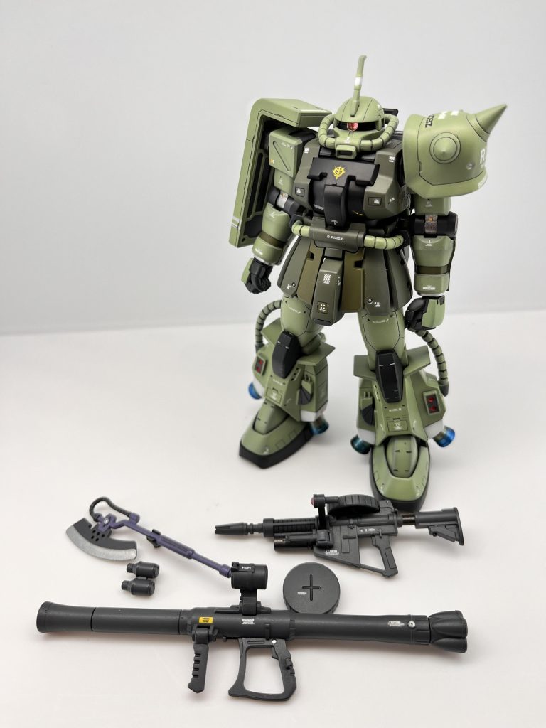 装備一覧統合整備計画に準拠しているので、既存の06シリーズ系であれば何でも使用できます。シールドに装備する治具は一応用意しましたが、塗装やデカール保護のため取り付けていません。