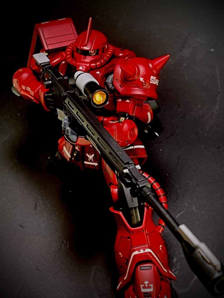 モノアイは100均のキーホルダー金具を削りだしてクリヤーレンズをはめ込みました。ライフルのスコープにはラピーテープにクリヤーレンズはめてます。このポーズがやりたかった。最後まで見ていただきありがとうございます。コメントなどいただけたら嬉しいです。