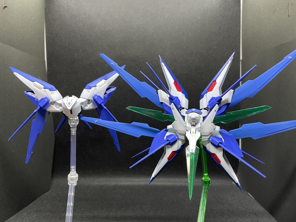 装備品のトランザムブースター(左)とダブルトランザムブースター(右)を制作ダブルトランザムブースターはトランザムブースター×2個、トランジェントのバックパックを合体させてます