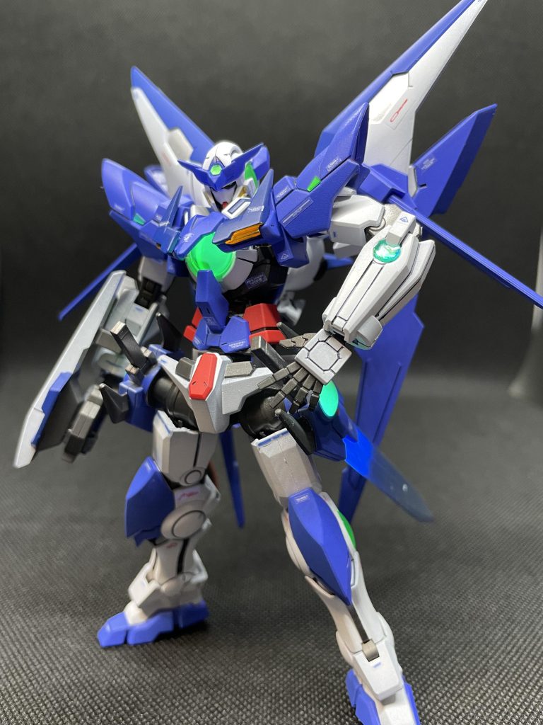 トランザムブースターを装備したアメイジングエクシア劇中ではこの状態でイオリセイ、レイジ組と戦ってほしかった