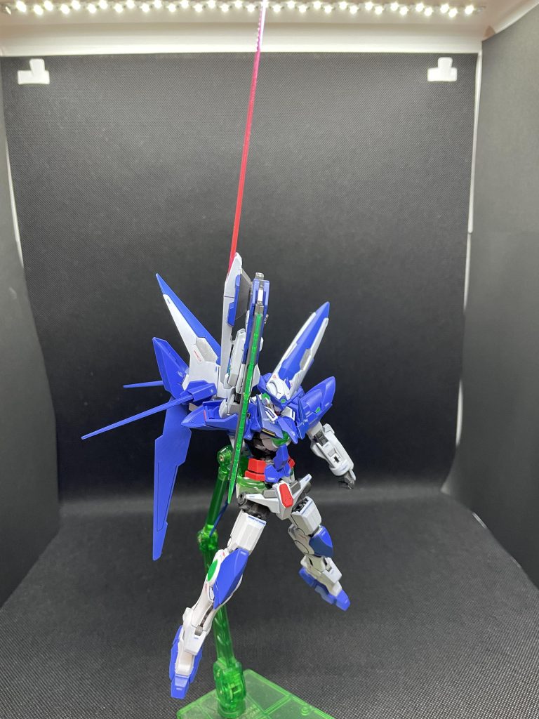 GNソードにはビームサーベルも取り付け可能