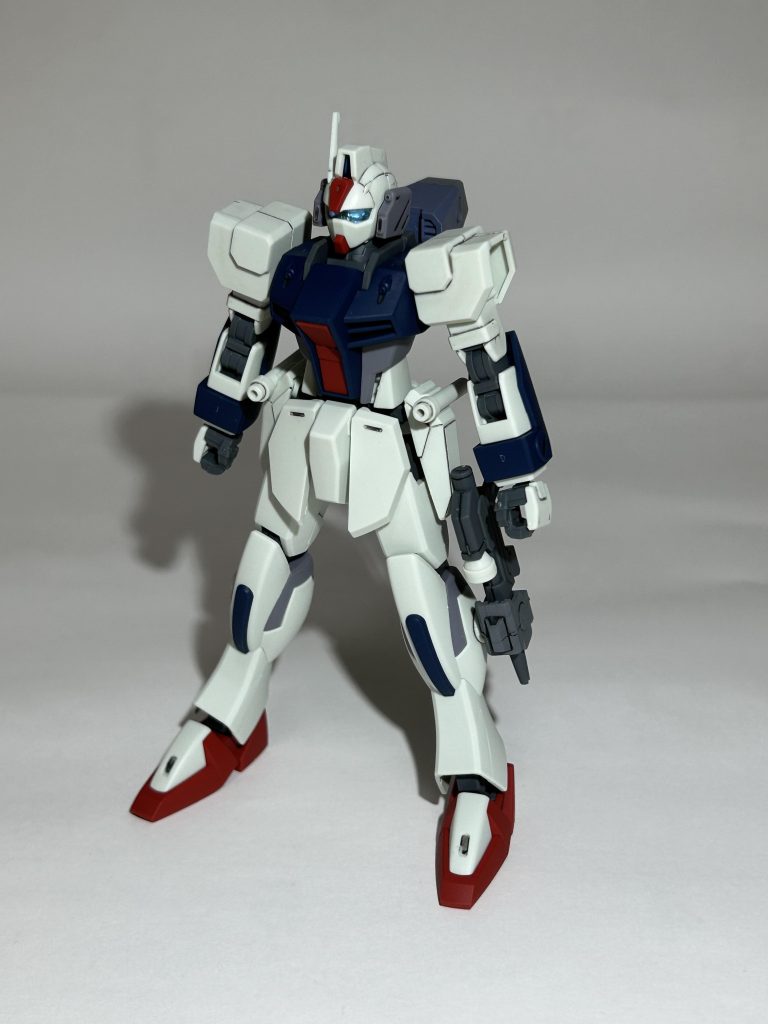 表面処理無し。塗装はほんの一部分だけで、あとは墨入れツヤ消し。バックパックはF90のグレードアップパーツ(笑)から。