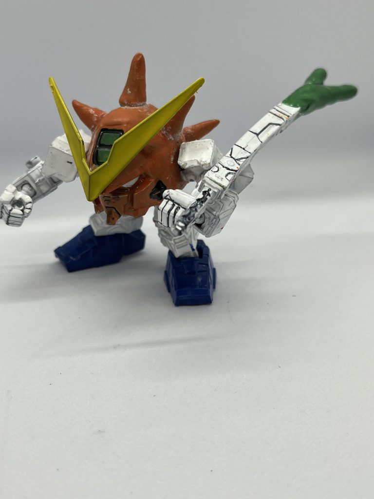 首領パッチソード（ストレート）は両腕の接続部に保持できます。塗装してみて、オレンジとイエローのアストレイもカッコいいですね！