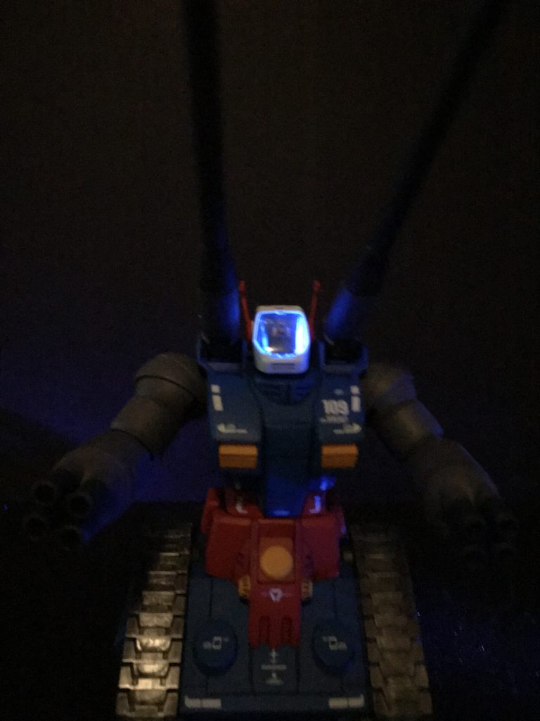 完成当時写真6。ブラックライト照射。コクピットが的になりそう...。