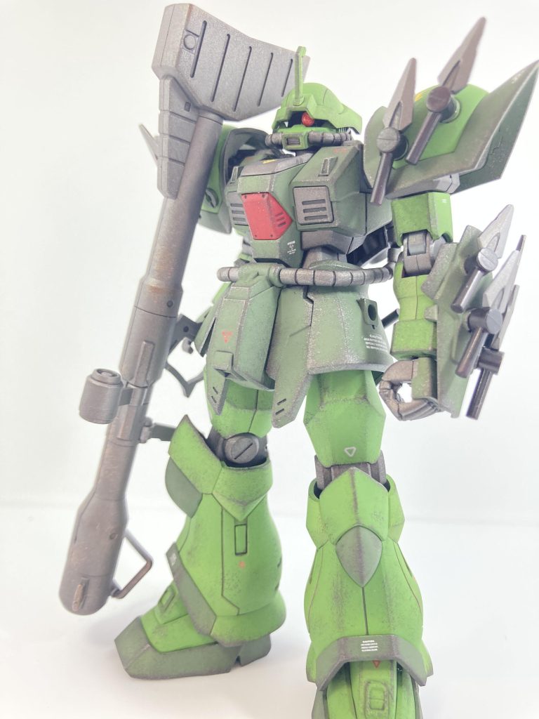 もう少し引きウェザリングはスポンジを使用し焼鉄色で行っています。デカール同様やり過ぎないように気をつけたのですが、写真にしてみるともっとやって良かった気もします。奥が深いですね。