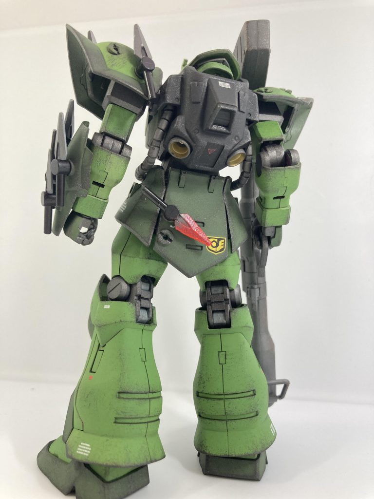 バックショットバーニア内部はニッペのゴールドマーカーです。ヒートダートの赤熱を蛍光レッドで表現したかったのですが、マウント用のヒートダートは手持ち出来ないと塗装後に分かりました。6年の間にどこかへ行ってしまいました。