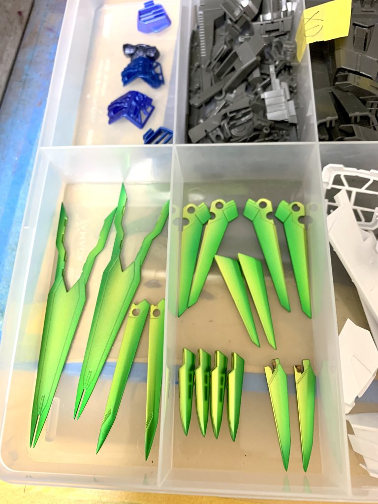 グラデーションをかける向きを間違えて泣く泣く塗り直したりもしましたが、最終的にはイメージ通りに出来たかなと思います