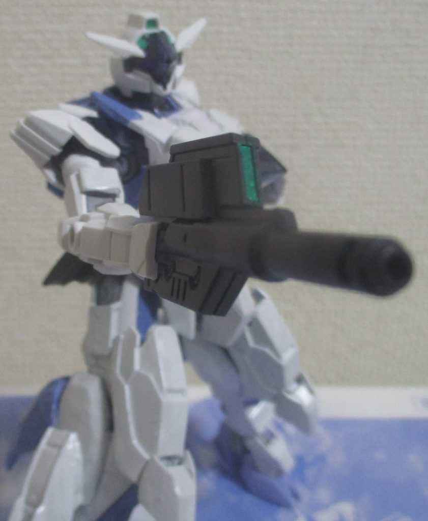 メタリックグリーンでセンサー部分を塗ってます。