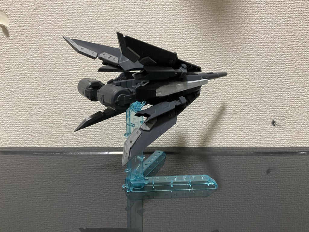 後端のハードポイントに増設タンクをつけて航続距離延長形態にやっぱウイングがダークハウンドっぽくないですか?