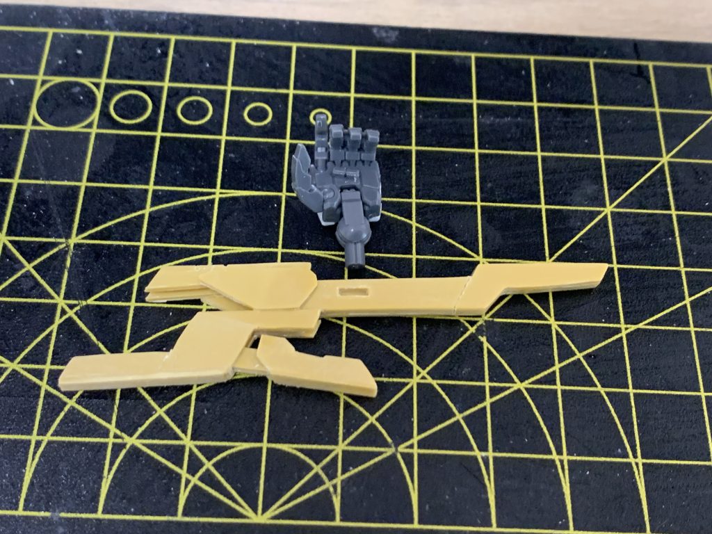 平手のソケットを利用する為にスクラッチした持ち手にもスリットを入れました