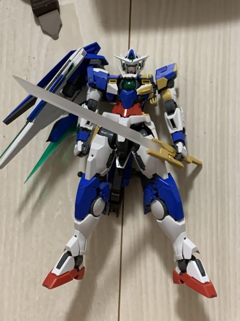 透明なプラ板から刀身を作りました