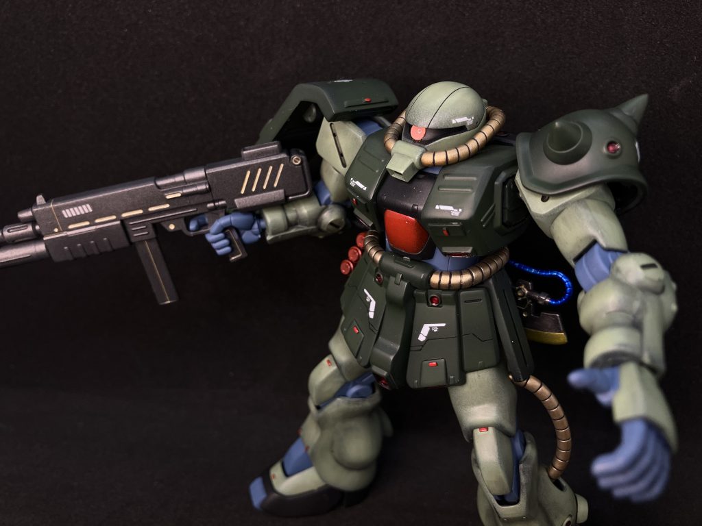 今回、スジ彫りは軽めです。