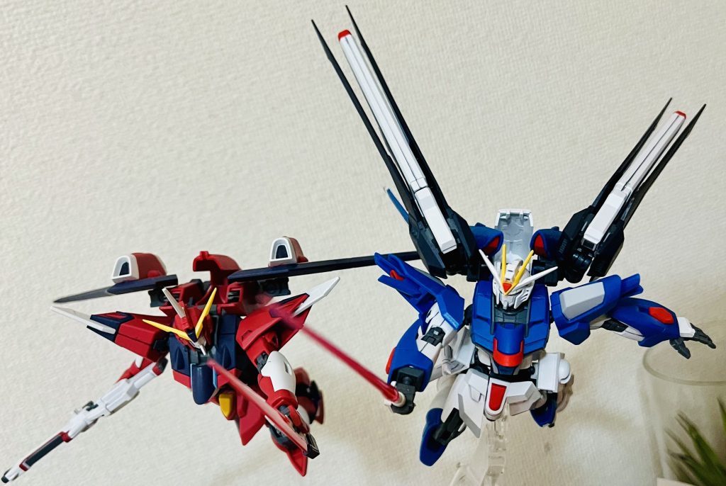 最後に劇中でやった同時サーベル刺しをば。スパロボとかの合体技て使われないかなぁ🤔また劇場見に行きたいです🤤どちらも空中戦が主体なので土台等付属してたらなぁ