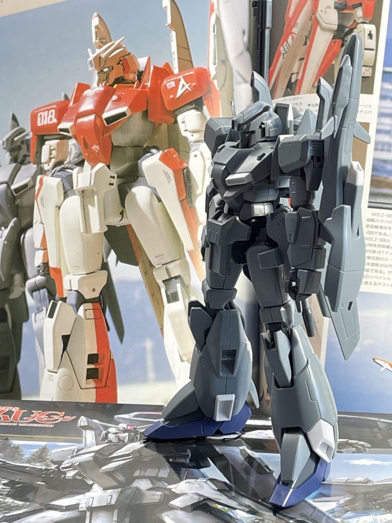 そもそもは、僕の持っている数少ない資料の中で一番お気に入りの『ガンダムセンチネル』に掲載されていたこのZplusの画像が、あまりにもカッコ良くて笑　コレを目指して作る事になったわけですが、あまりにも時代がかけ離れていることからか、雰囲気が違いすぎて笑えます