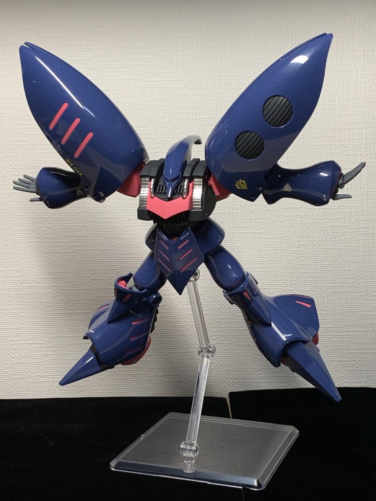 ファンネル射出ポーズ的な。(エフェクトも買っていたので、エフェクト盛り盛りの写真を撮ろうとしましたが、あまりにマットバーニッシュが剥がれるので断念しました…)