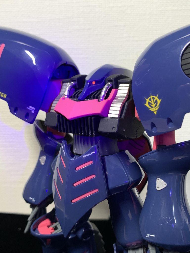 ツインアイは蛍光塗料で塗装したので、光ります。拙い作品ですが、ご覧いただきありがとうございました。カラーレシピシルバー部:ガンダムマーカーシャインシルバー、タミヤエナメルクロムシルバー