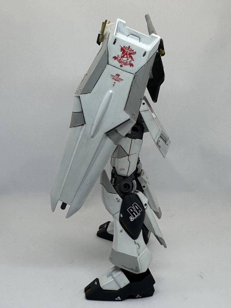 ふくらはぎのアムロのイニシャルマークが個人的にお気に入りです。